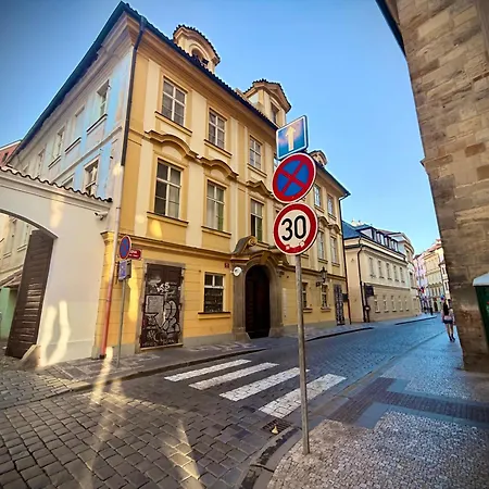 Just 3 Min Walk Old Town Center Private C 홈스테이 *